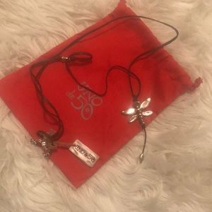 Uno de 50 silver dragonfly necklace in leather.